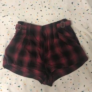 urban outfitters plaid shorts 🥀